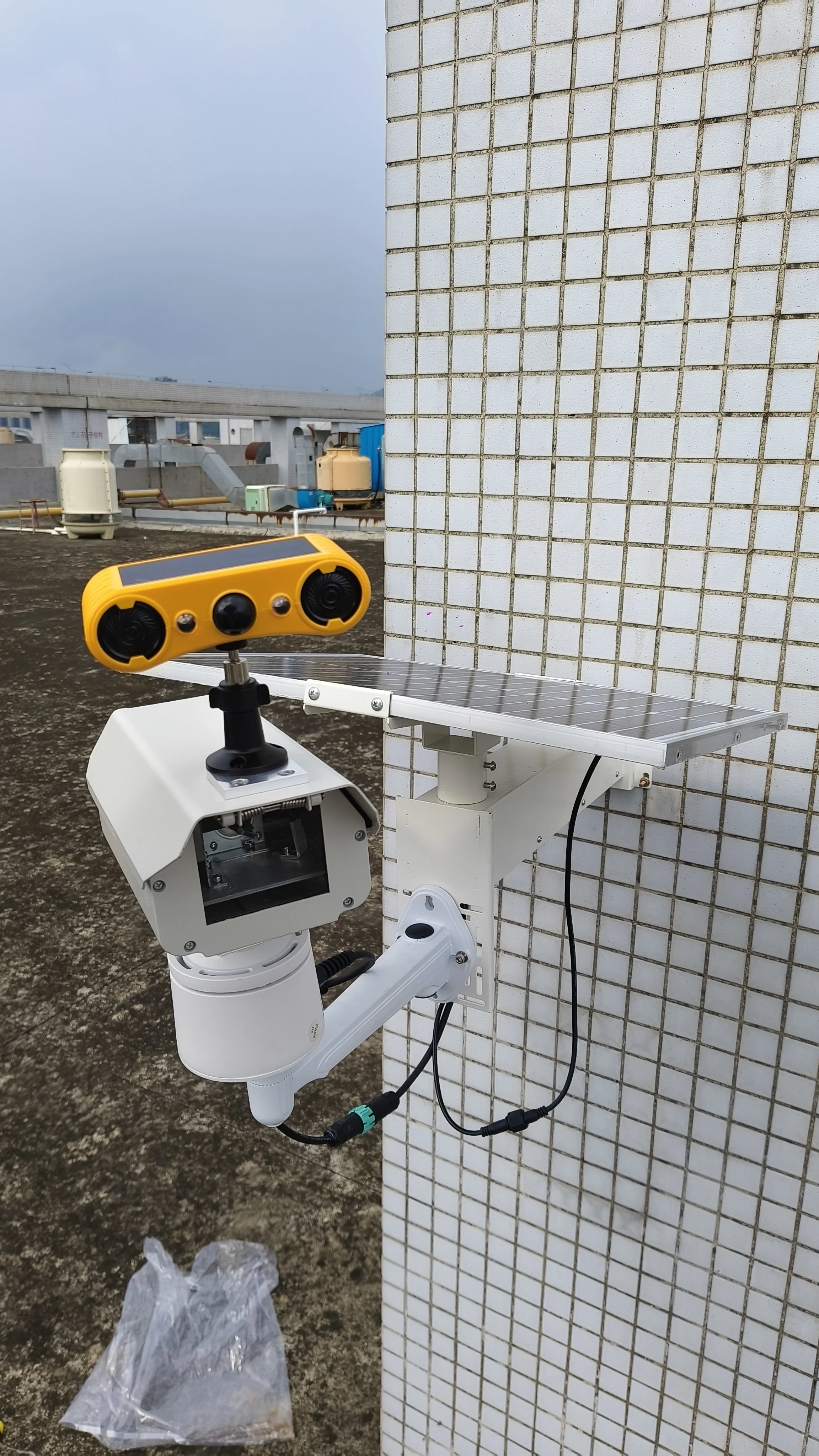 Solar Powered Laser Bird Repeller with Sound Scare