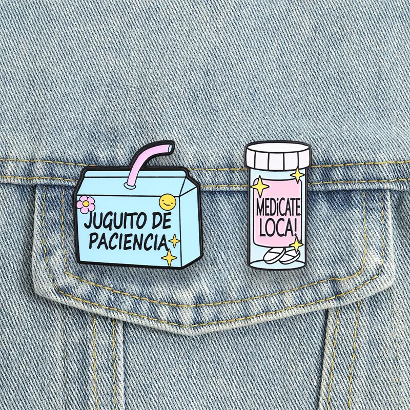 Cartoon-Emaille-Pins: Niedliche Patience Juice und Crazy Medicine Flaschen-Metallbroschen – Modische Anstecknadeln für Rucksäcke und Kleidung – Detail 8