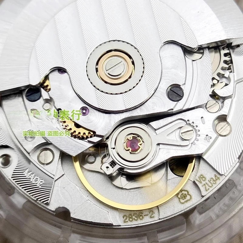 Raffinage du mouvement ETA 2836-2, assemblage d'accessoires de montre