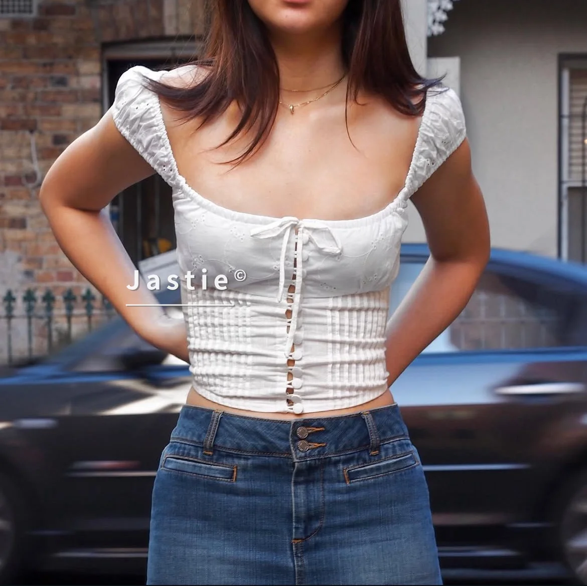 

Женская белая блузка с открытыми плечами и люверсами, квадратный вырез, рюши, короткий рукав, завязка на спине, плиссированные тонкие укороченные топы, хлопковая рубашка