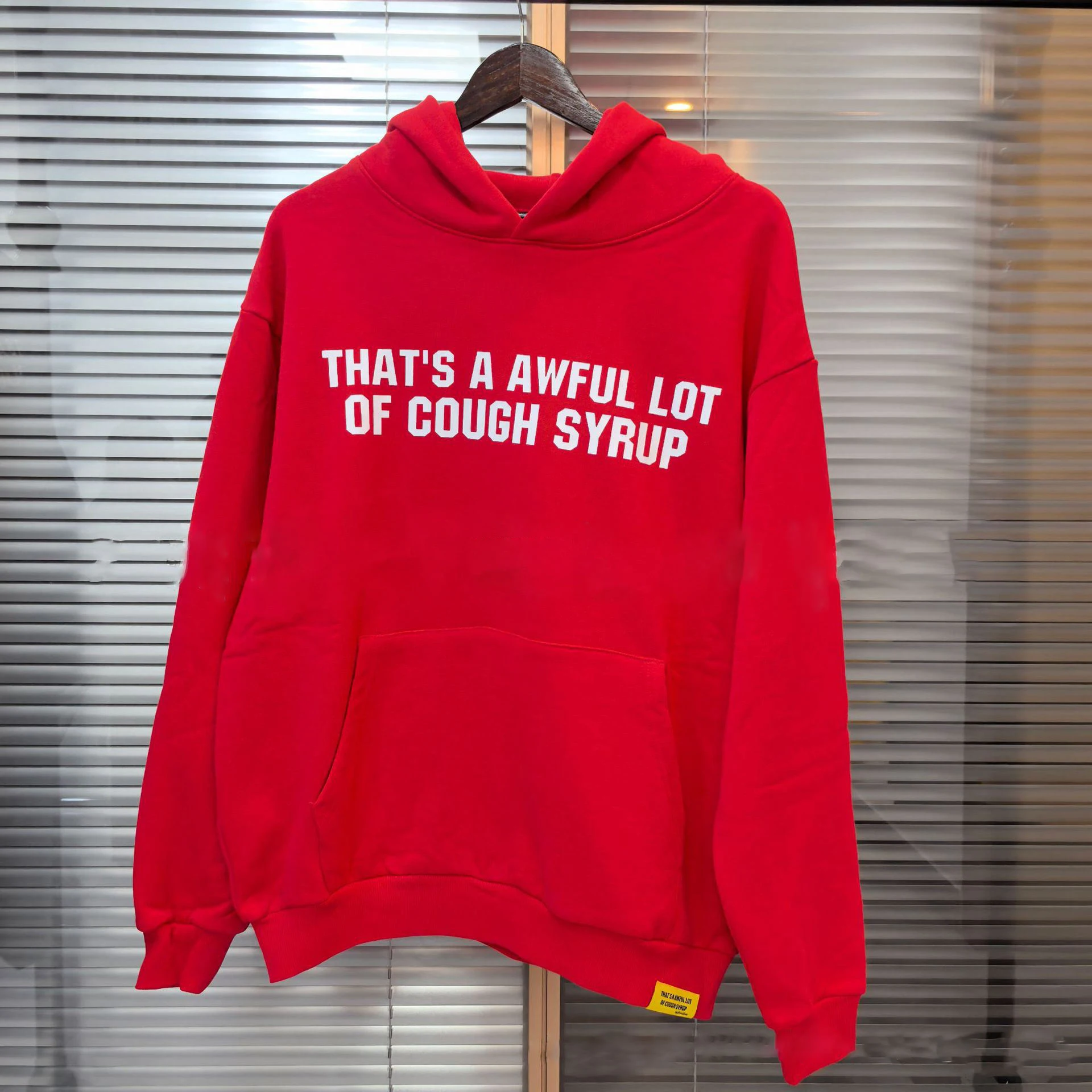 جودة عالية، الكثير من ملابس SYRUP الرائعة، بلوفرات مطبوعة بأحرف سوداء، بلوزات من الصوف مع قلنسوة للرجال #1