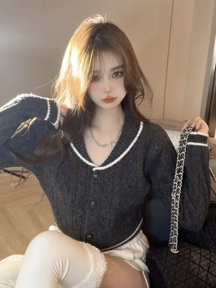 

Ladies' Design Sensation Short Knitted Sweater Long Sleeve Lazy Style Autumn Winter New Arrival Korean Version Commute Style