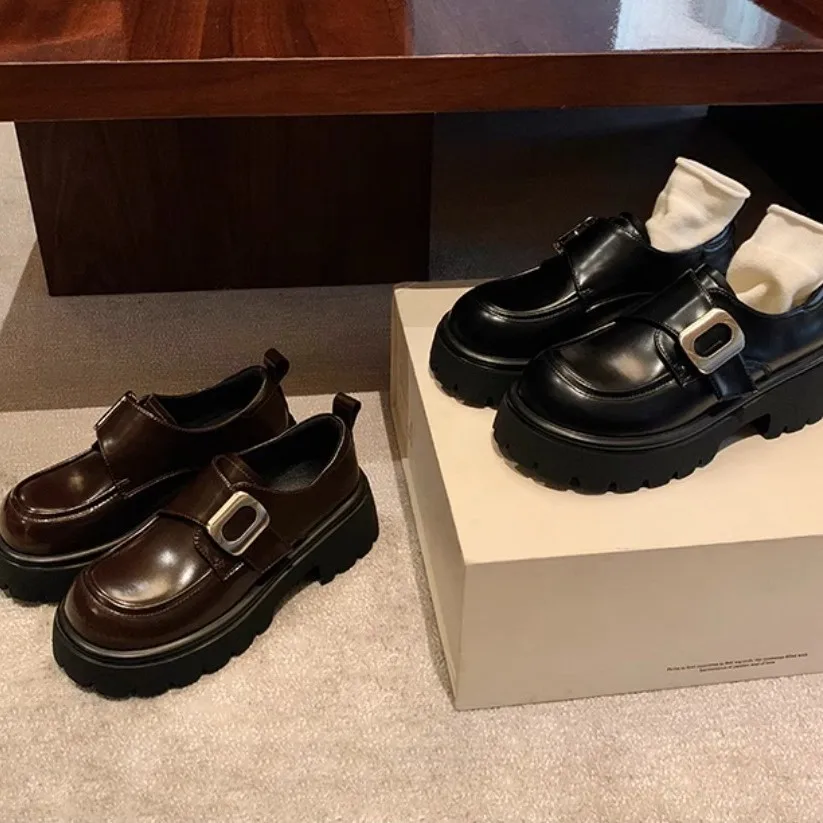Leather shoes for women in autumn and winter 2025 new college style square button sponge cake thick soled loafers