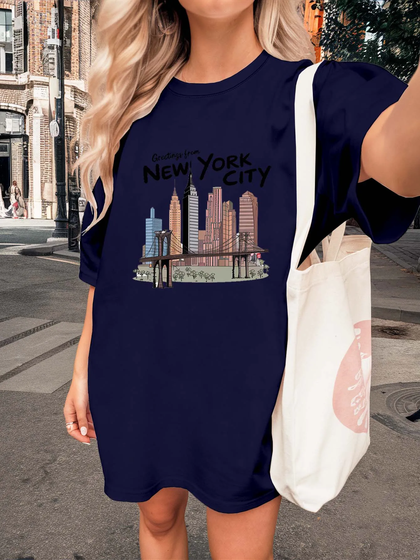 Camiseta gráfica de Saudações plus size da cidade de Nova York Capturando requintadamente charme urbano e elegância