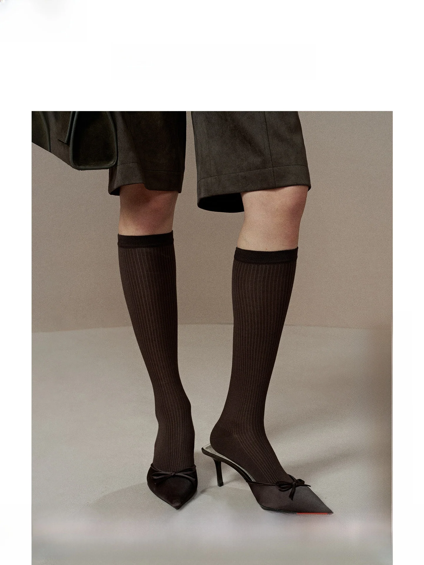 

Леггинсы ZhiZhi ZuiHuan Red AnKela 2025: Новые осенние белые винтажные колготки Ele Stoings для женщин, подчеркивающие фигуру