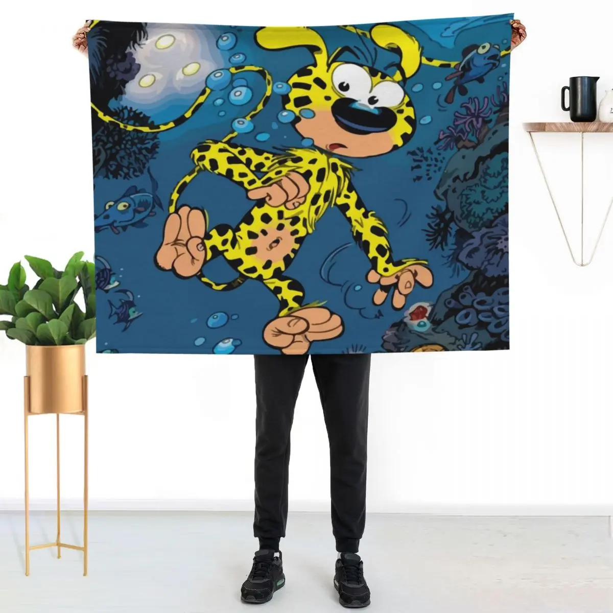 Marsupilami under water Throw Blanket Cozy Napping Blanket Gift for Mom Dad