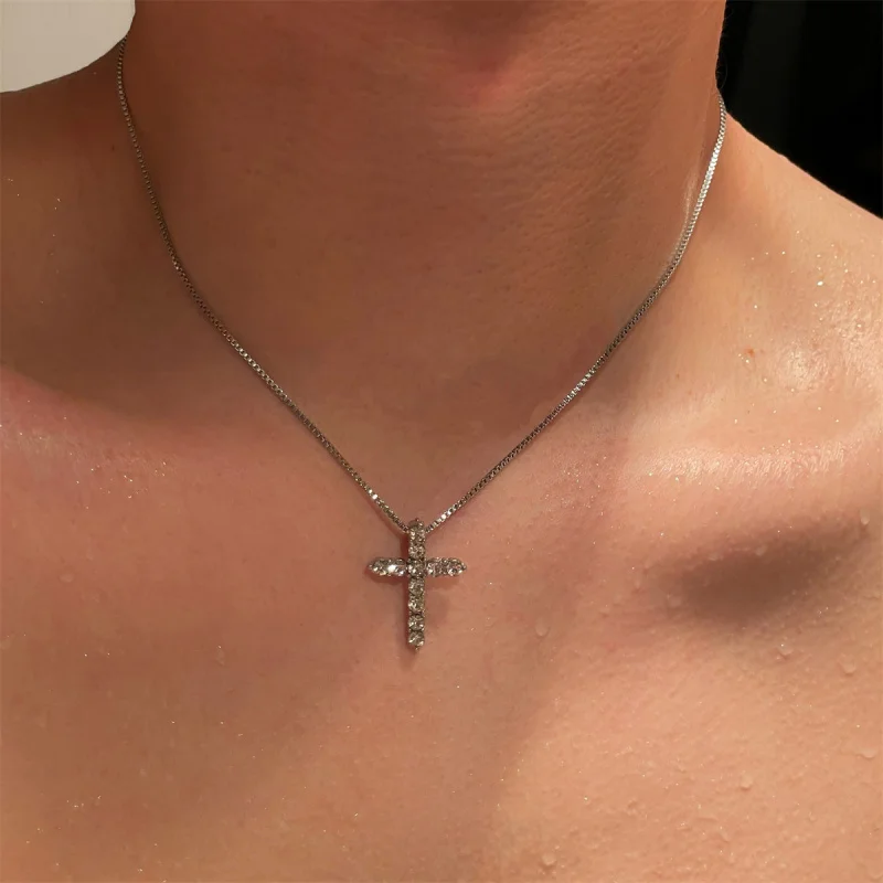 

Diamond Cross Snake Bone Chain Necklace for Men Hip Hop Style Niche Design High-End Couple Style Minimalist Collarbone Chain