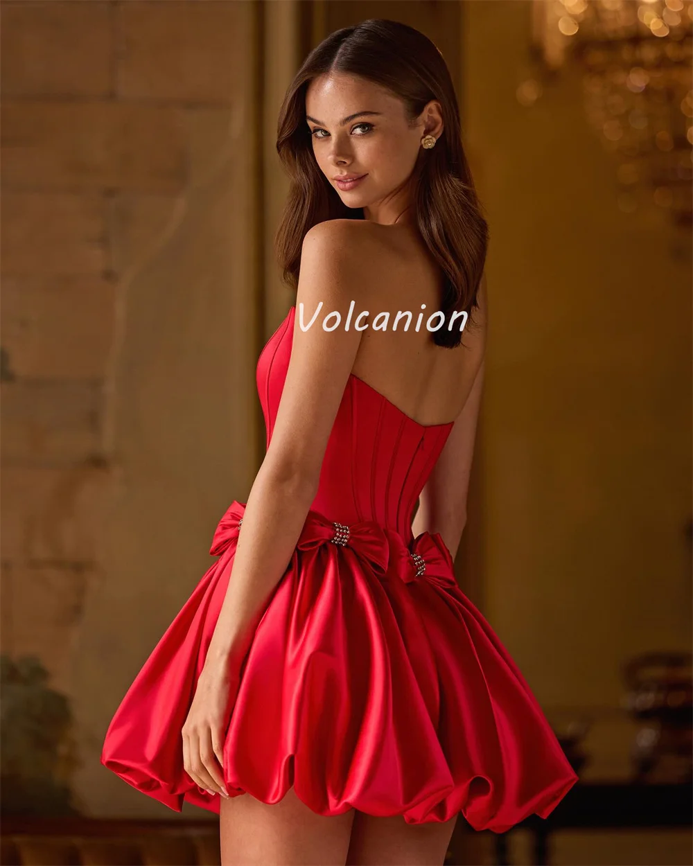 Moda personalizzata squisita Charmeuse fiocco strass increspato paillettes abito da ballo senza spalline mini abiti abiti da occasione su misura