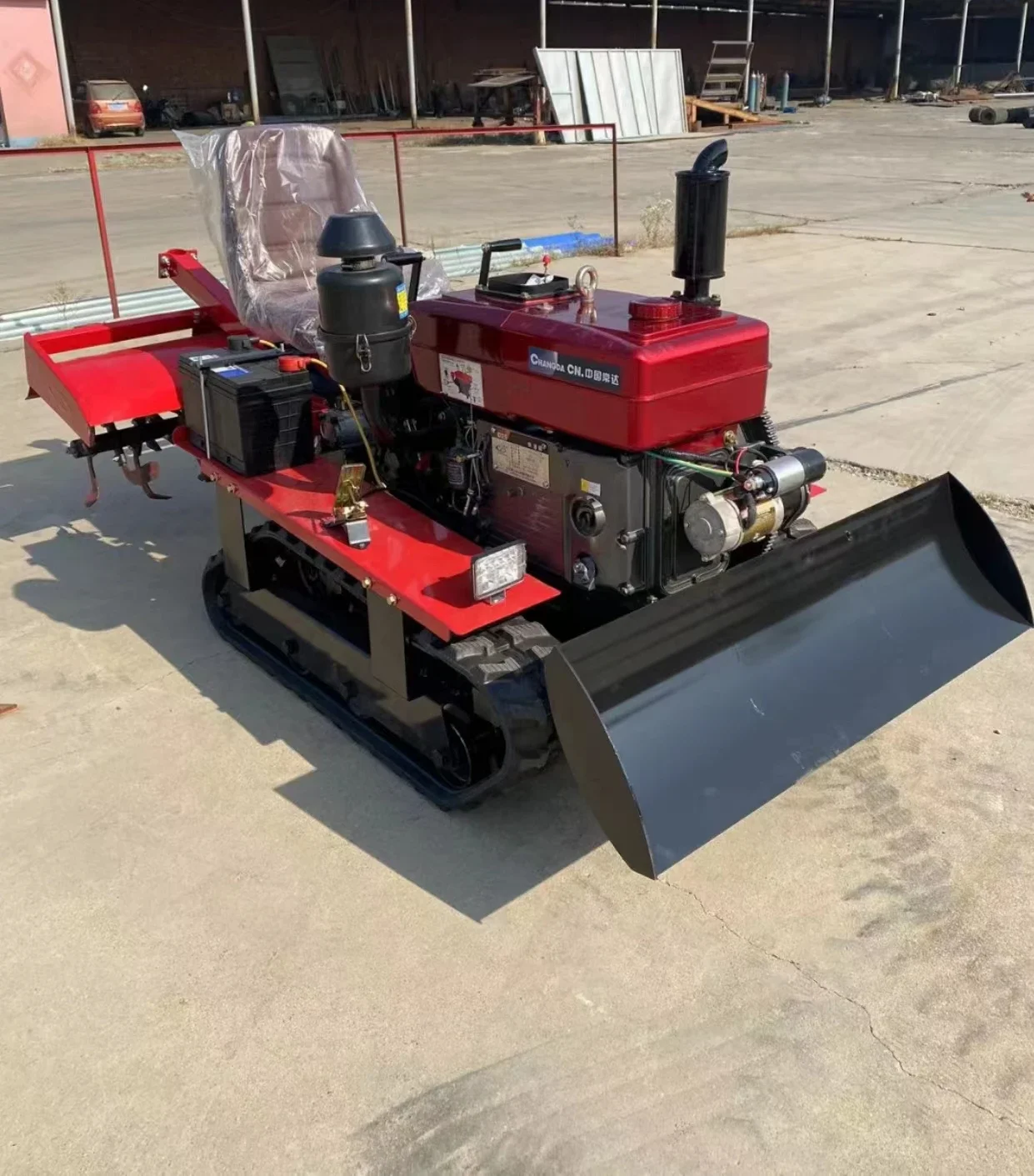 Factory direct sales of multifunctional 40HP agricultural crawler cultivator, agricultural crawler rotary tiller, grower agricul