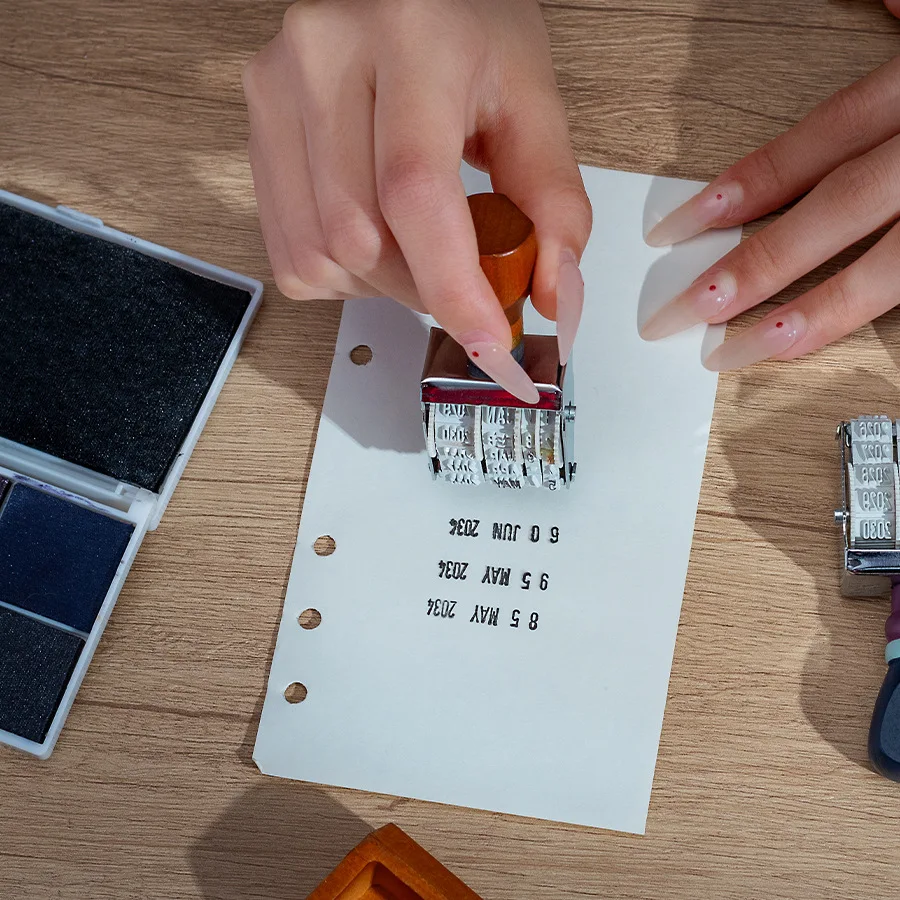 1 قطعة الأسطوانة الخشبية الرجعية تاريخ الختم DIY بها بنفسك حساب اليد قابل للتعديل سنة شهر يوم مقبض ختم سنة ختم 2 خيارات ختم