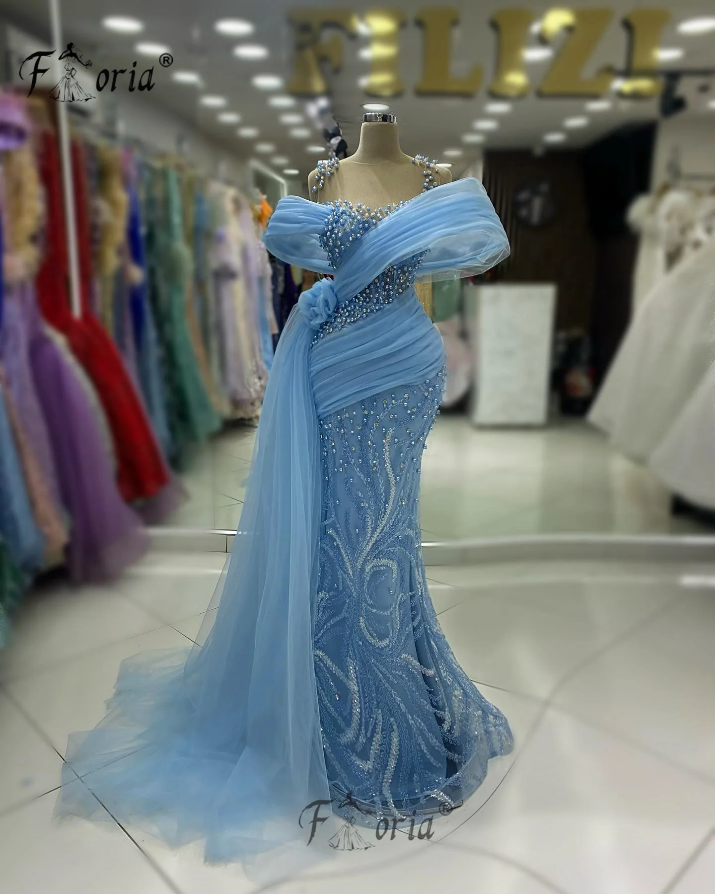 Elegant Sky Blue Pearls Formal Occasion Dress with Side Tail Dubai Woman Tulle Crystal Beaded Evening Dresses robes de soirée