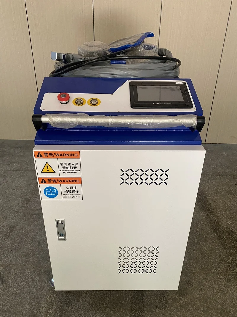 Macchina per la pulizia laser portatile della macchina spelafili della vernice antiruggine della superficie metallica pulita 1500W 2000W 3000W