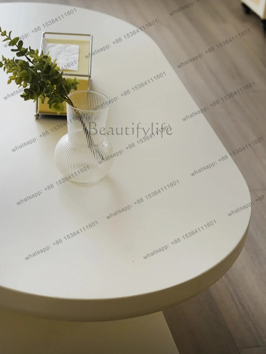 Nordischer japanischer Stil, kleine Wohnung, ovaler Couchtisch, Wohnzimmer, Backfarbe, niedriger Tisch, Balkon, Tatami-Teetisch