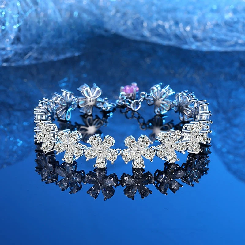 

PT950 Платиновый браслет с женским пятью лепестками цветов, ручная работа с белым бриллиантом, регулируемая длина 16–18 см