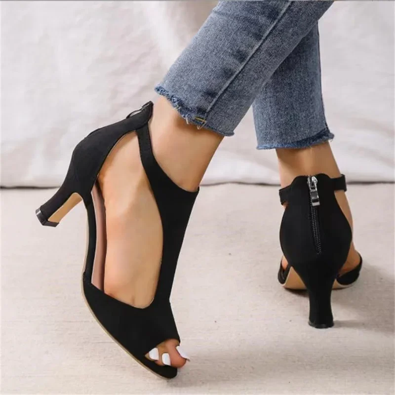 Shoes New 2024 Women High Quality Summer Woman Sandals Solid Color Rome Flock Mid Heel Zipper Open Toe Beach Sandals Female