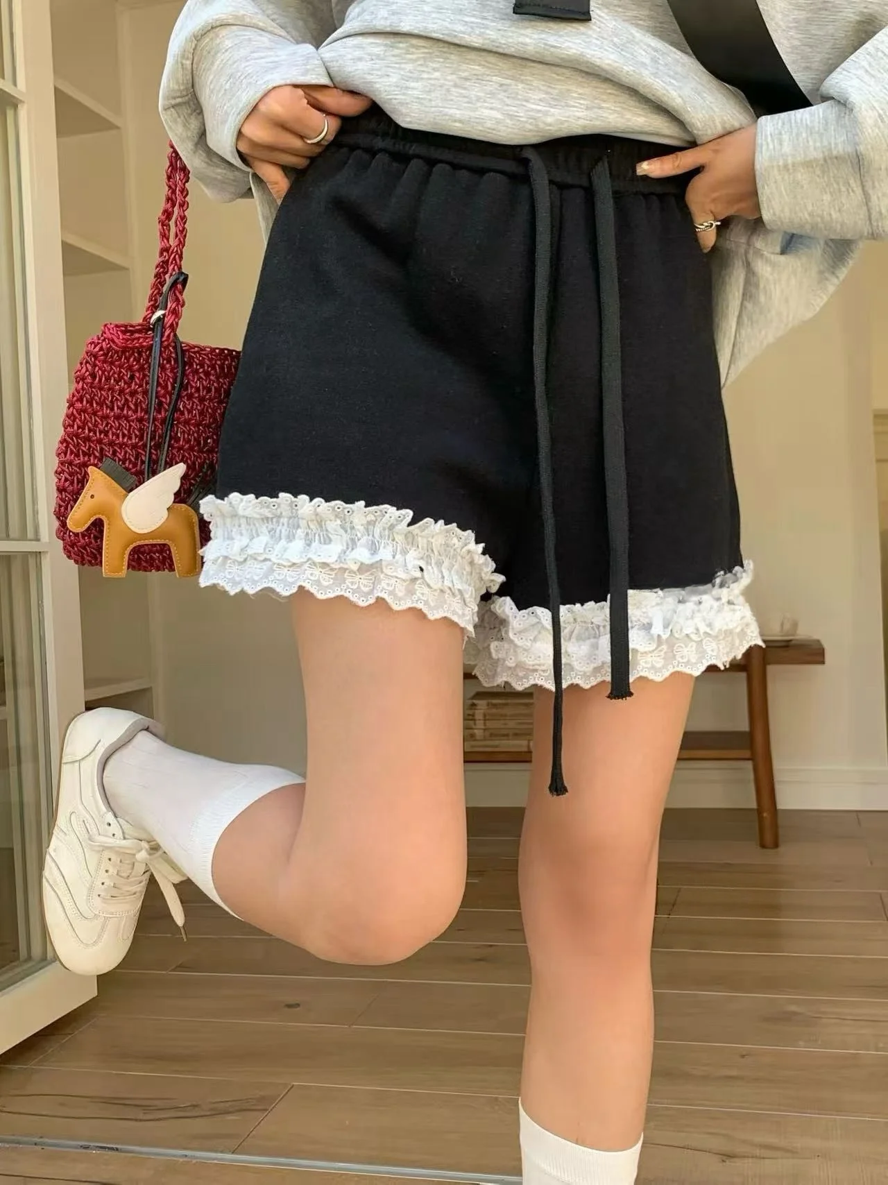 

Брюки-шорты больших размеров с кружевной отделкой для полных женщин, новинка весеннего сезона, с высокой талией, прямые, широкие штанины