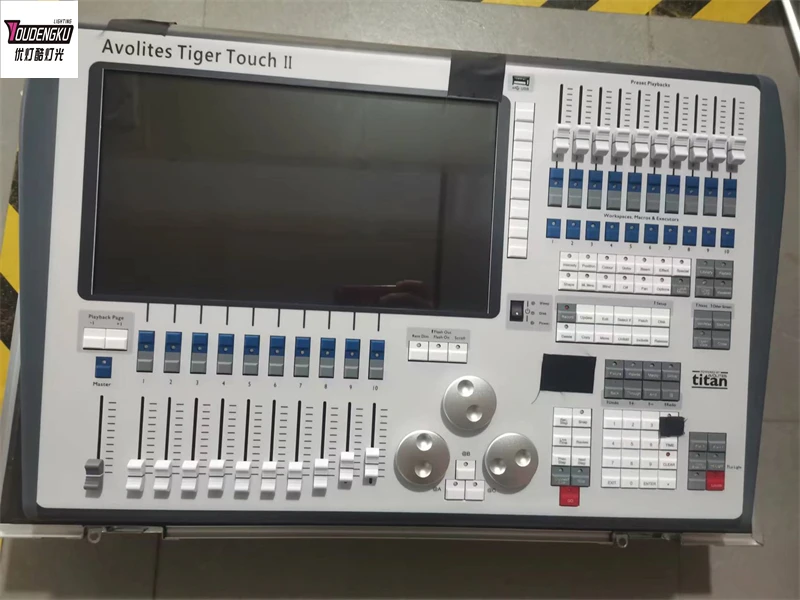 

Tiger Touch II 8 Ports Console Stage Light Controller TT II with flightcase