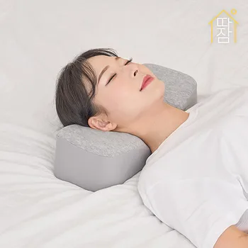따뜻한 자궁 경부 메모리 폼 베개. 메쉬 화이트, 1 개 