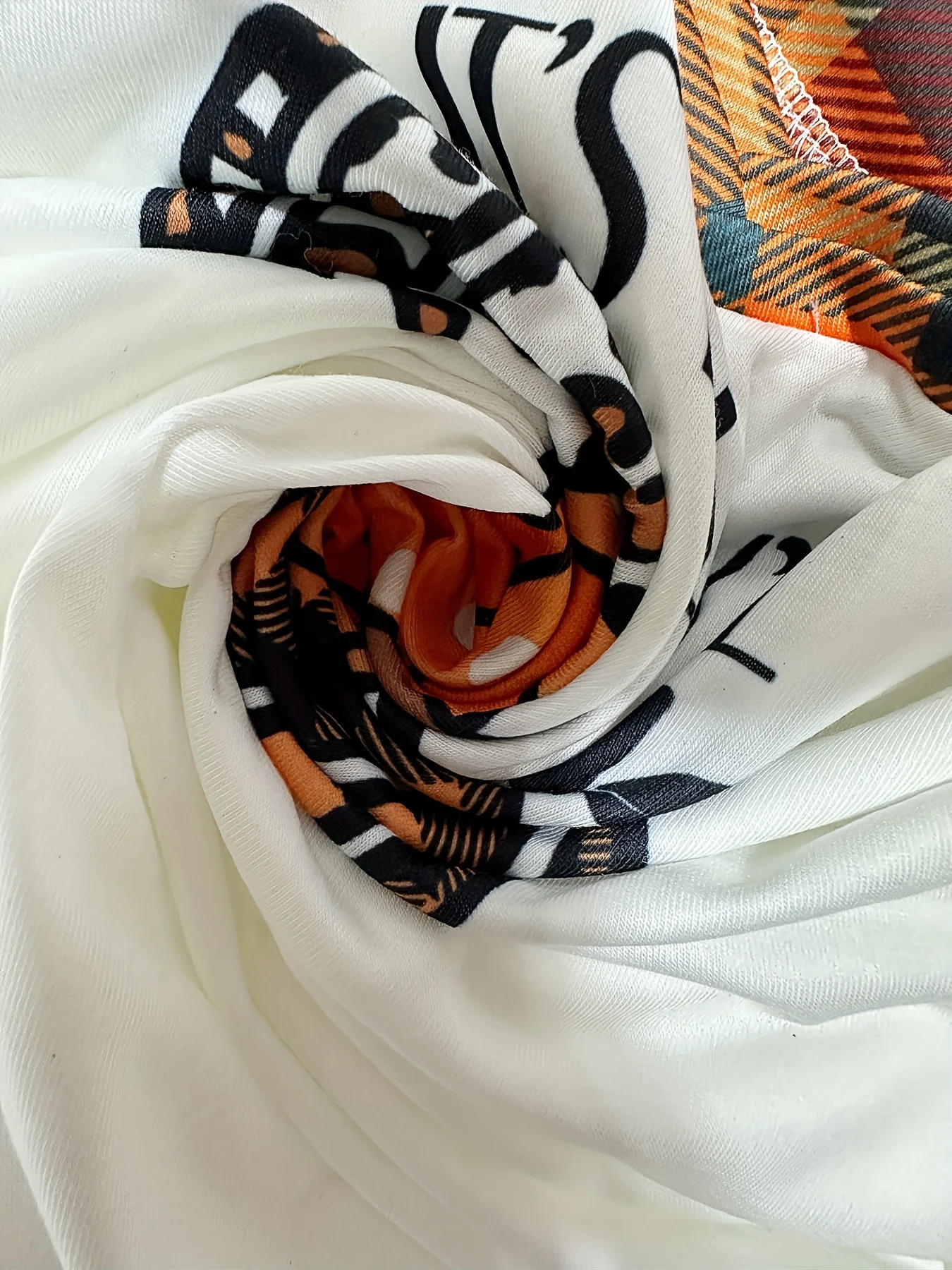 Amerikanisches Retro-Halloween-Themen-Damen-Langarmshirt mit kariertem Kürbis-Print und V-Ausschnitt – Detail 3