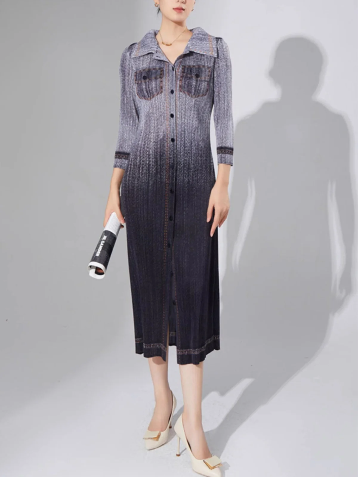 

Chic Gradient Denim Color Dress Midi Skirt with Pleats Slimming Design Spring Fashionable Long Sleeve Turn-down Collar