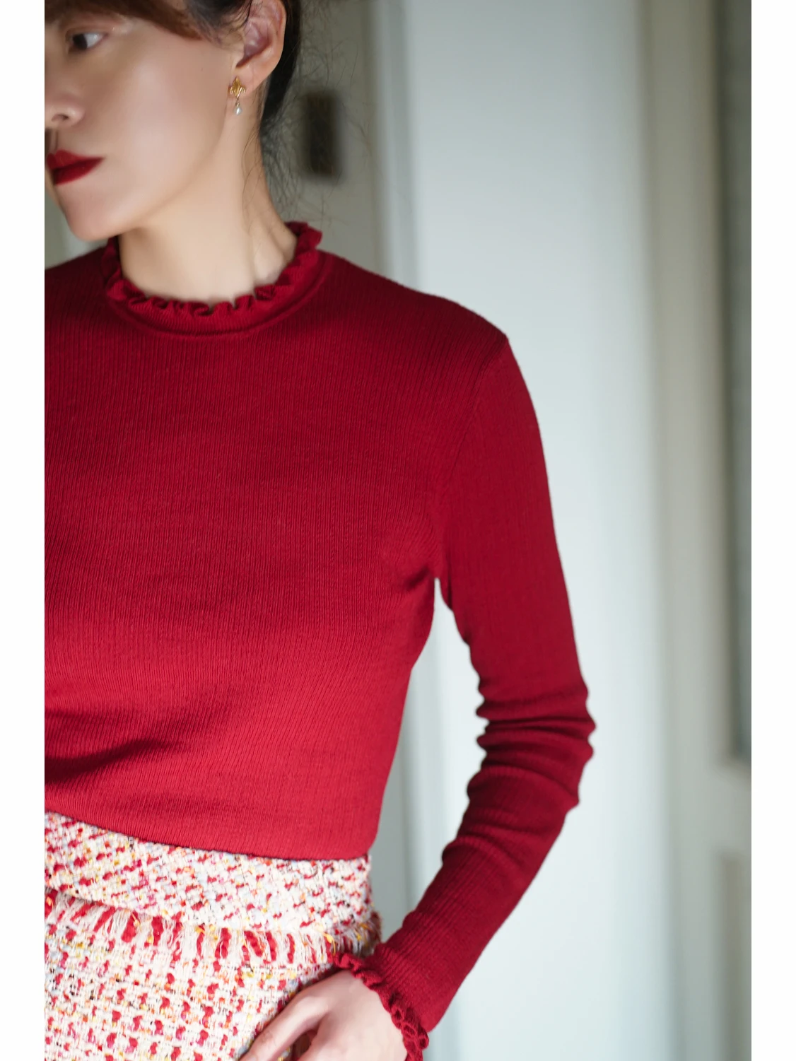 

Вязаный топ Miaou Boutique из шерсти с длинным рукавом, красный, с вышивкой и кружевом, однотонный, приталенный, зимний, новинка