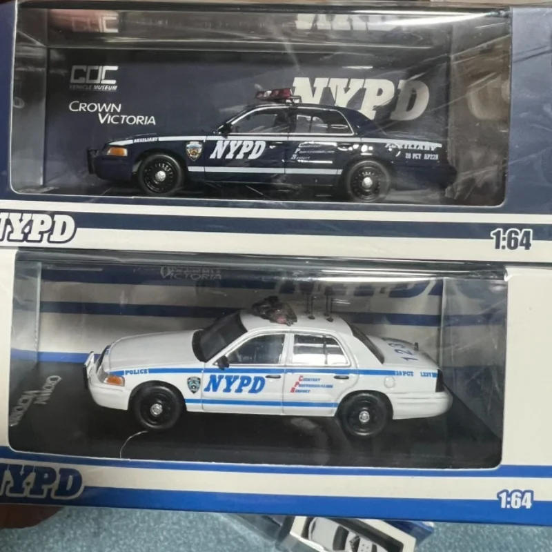 

GOC 1:64 VictoriaCrown white/blue simulated alloy car model