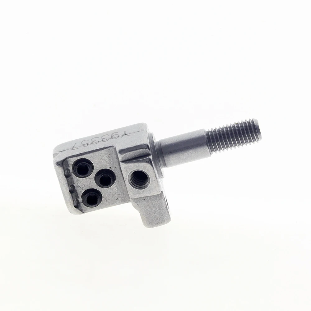 Industrial Sewing Machine Spare Parts 5.6 Needle Clamp 93357 For Yamato Three Needle Five Line 2700 Machine