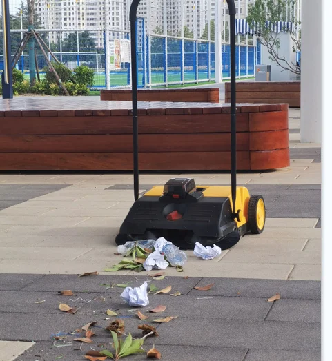 거리에 사용되는 브러시 부품이 포함된 후진식 리튬 배터리 구동 바닥 청소기 수동 청소 기계