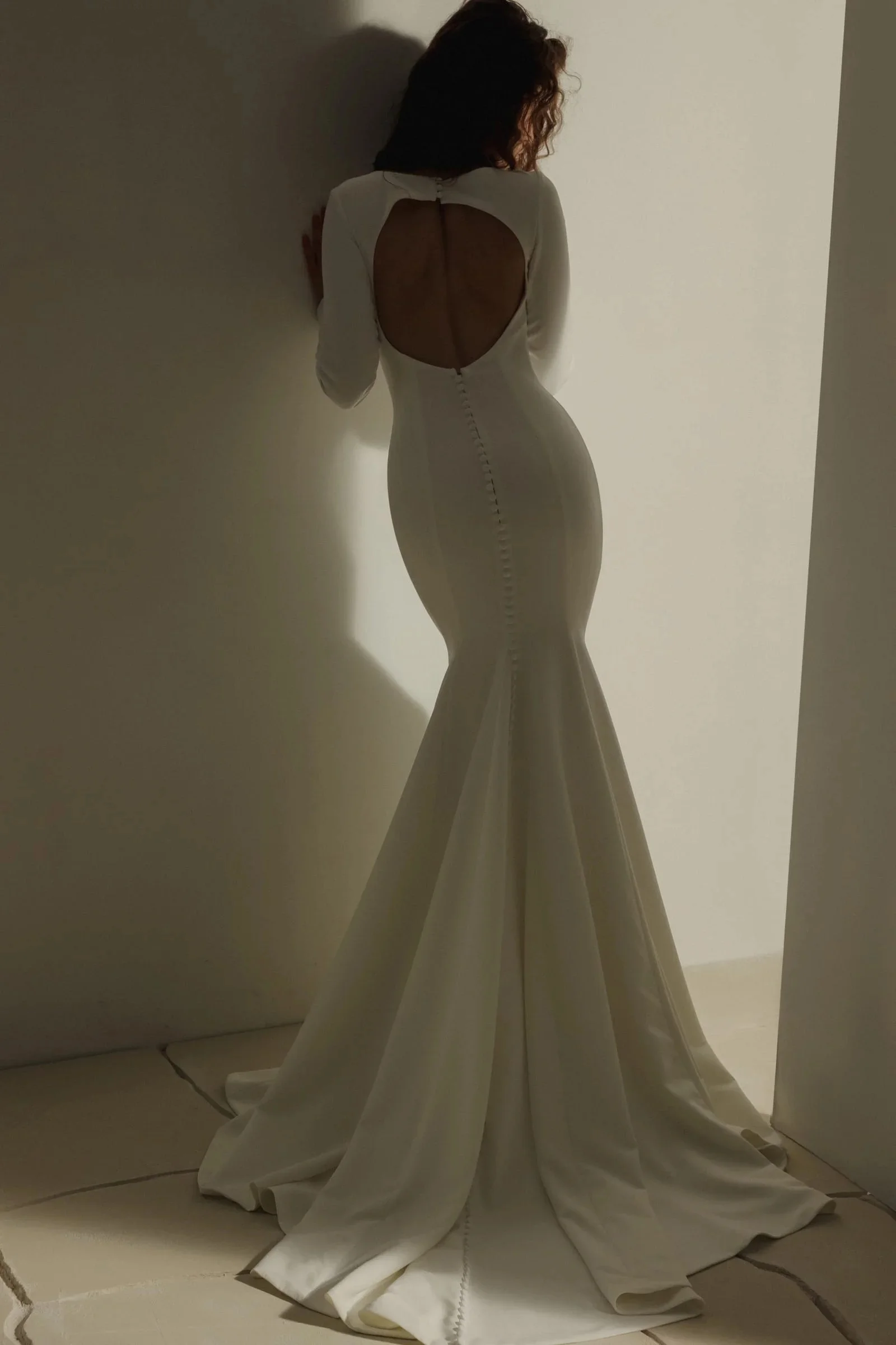 Customized Modern Minimalist Elegant Sheath Mermaid Satin Wedding Dress Round Neck Long Sleeve Bodice Floor Length Bridal Gowns