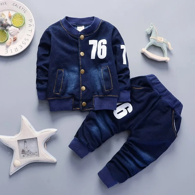 2-teiliger Denim-Trainingsanzug für Jungen mit Nummer 76-Aufdruck, Baseballjacke mit Knöpfen, Jogginghose mit elastischen Bündchen, lässiges Frühlings-Outfit-Set für Kinder