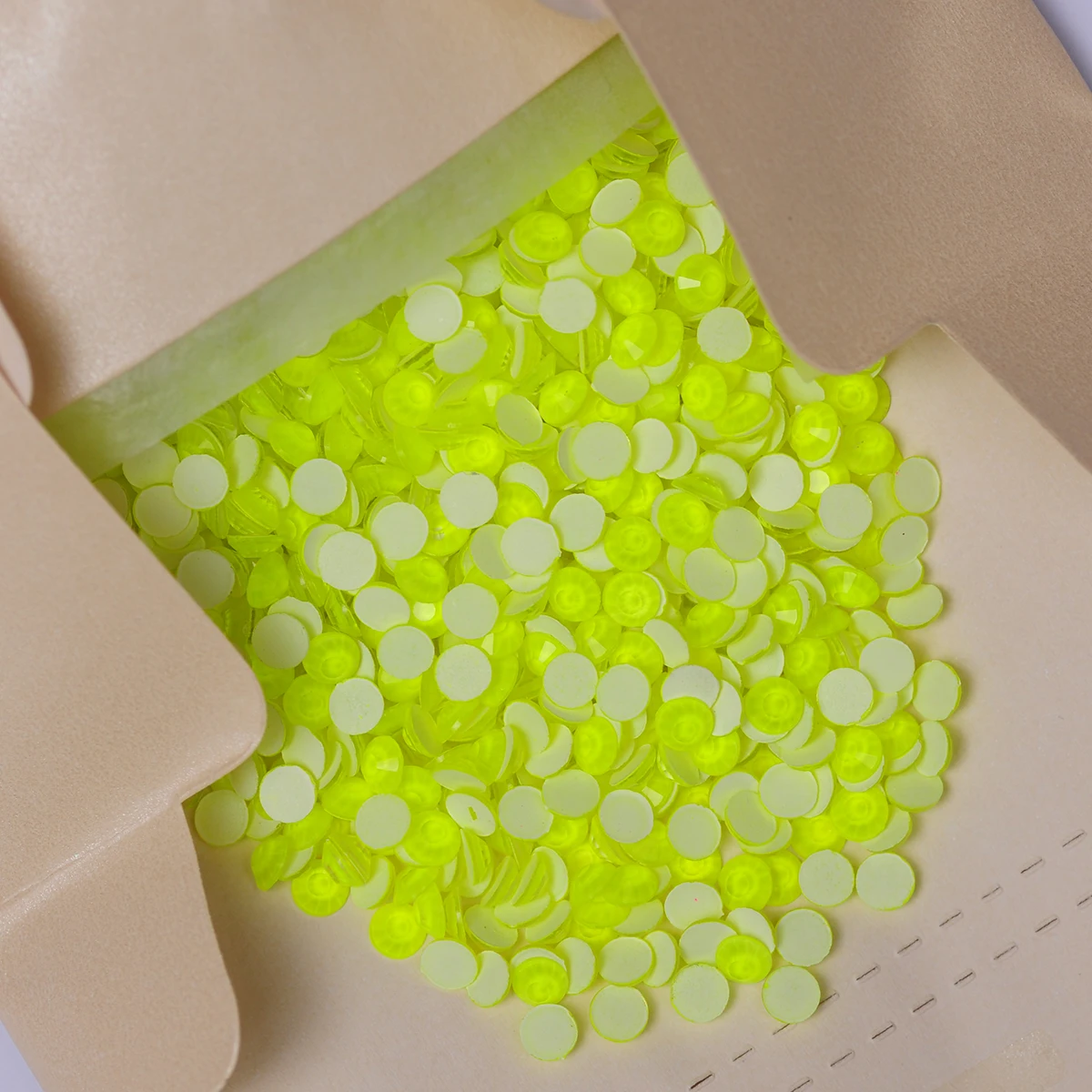 YANRUO 2058 Nicht-elektrische Neon-Strasssteine, nicht heißfixierbar, fluoreszierende glänzende Kristalle für Nagelkunst-Dekoration. – Detail 1