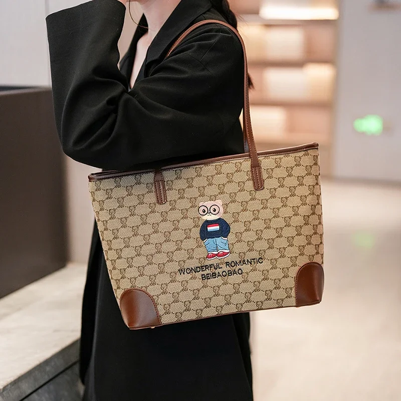 

Women's Commuter Outing Tote Bag Bear Cartoon Pattern Large Capacity Underarm Bag Women's Matching Accessory Bag Fashion Handbag