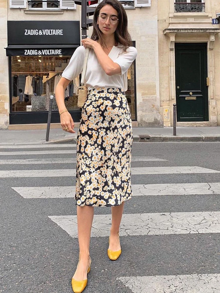 

Fashionable Holiday Travel Daisy Print Satin Fish Tail Half Skirt Slim High Waist A-Line Midi Skirt Polyester Fiber 100%