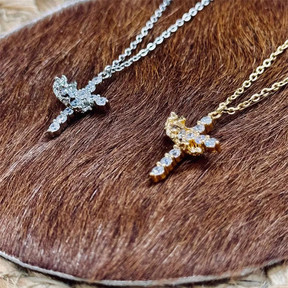 قلادات بدلاية تاج متقاطع كلاسيكي من الزركون الأبيض للنساء سلسلة ذهبية وفضية اللون مجوهرات زفاف هدايا عيد الأم