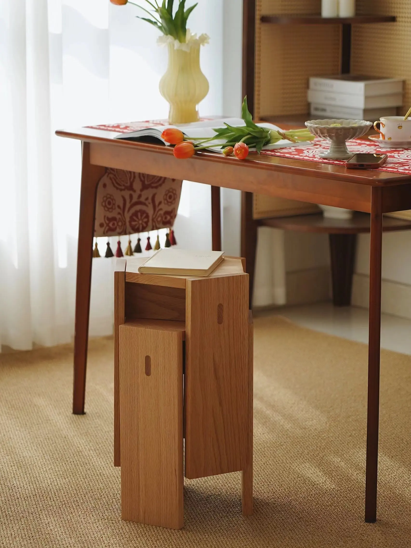 Nordic ash wood hexagonal stool, solid wood can be stacked on the side of the sofa, household living room dressing stool,