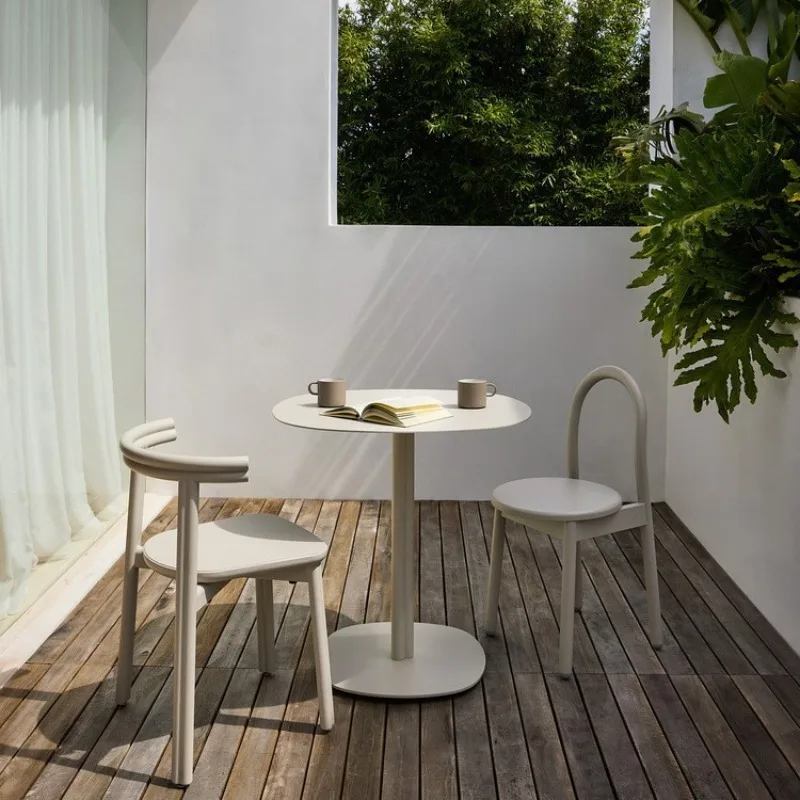 

Столы и стулья из алюминиевого сплава на открытом воздухе, двор, балкон под открытым небом, отдых на открытом воздухе, парк, ресторан, кафе, стол и набор стульев, солнце