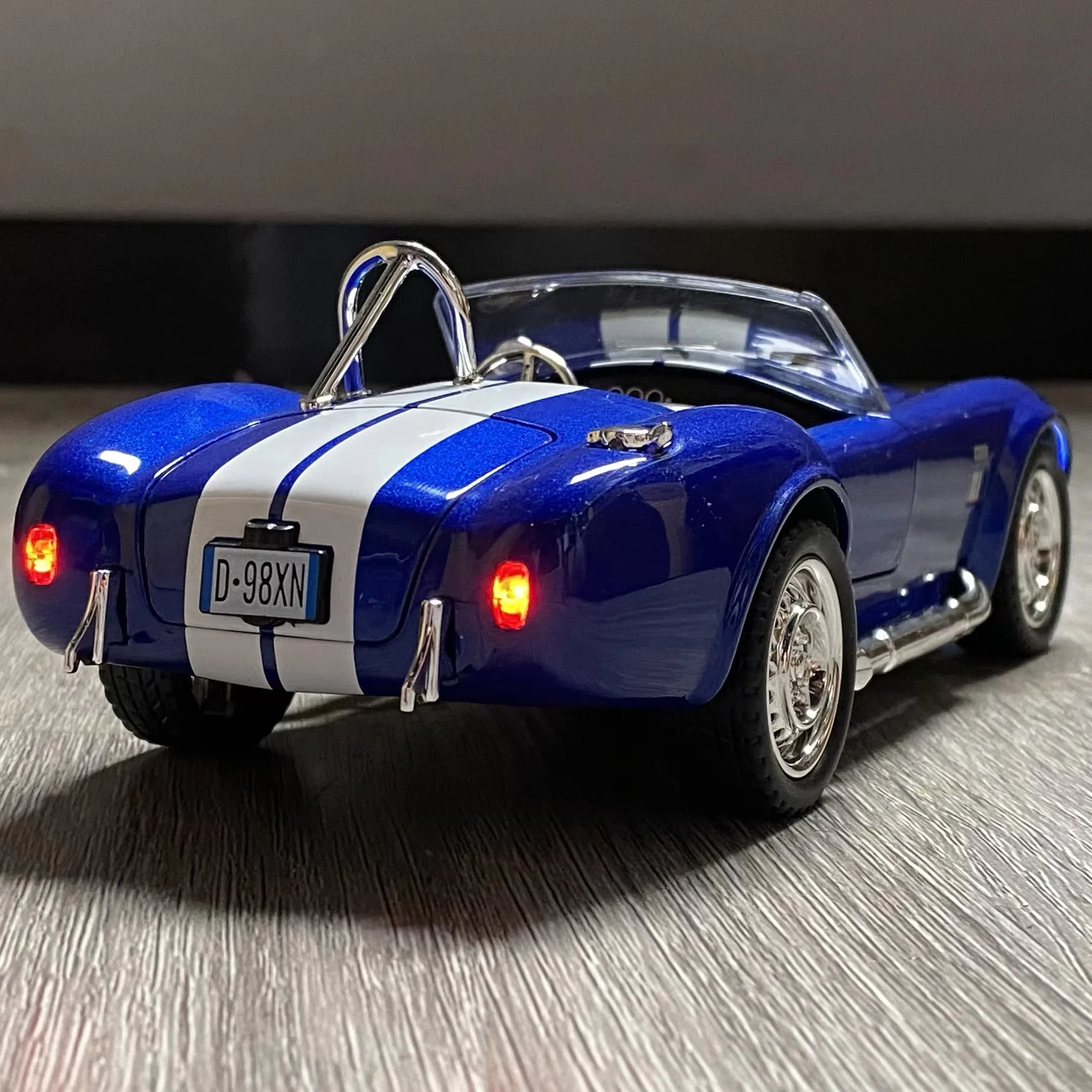 1:22 shelby cobra 427 s/c liga modelo de carro som e luz puxar para trás brinquedo das crianças colecionáveis presente aniversário