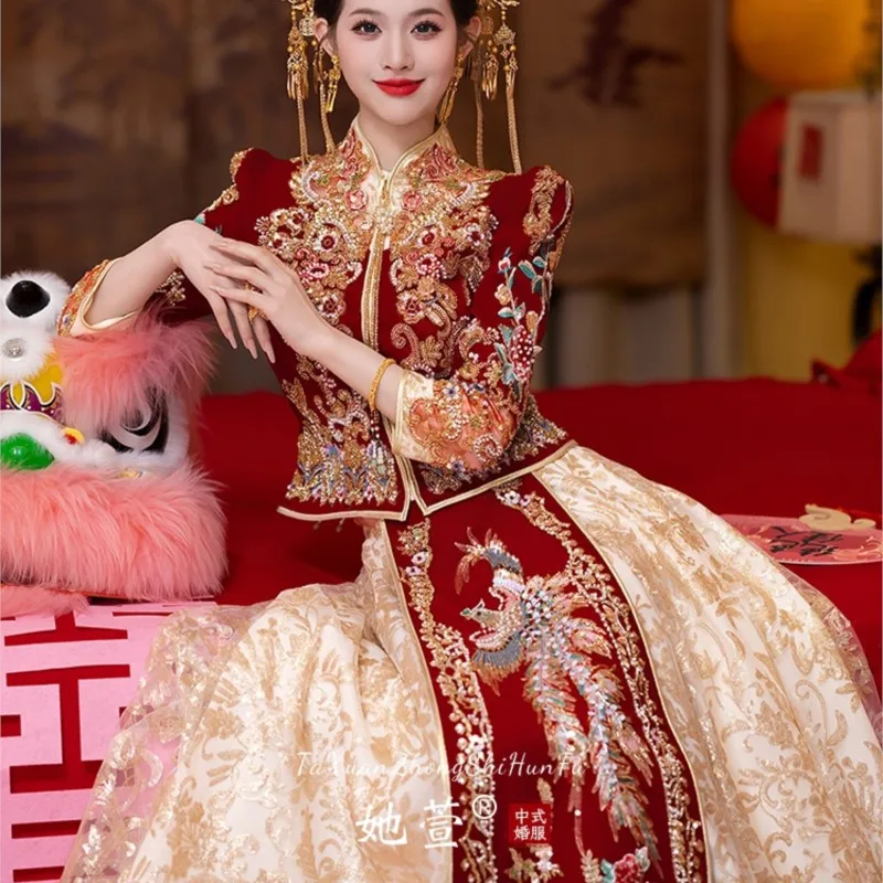 

New Chinese-style wedding dress toasting