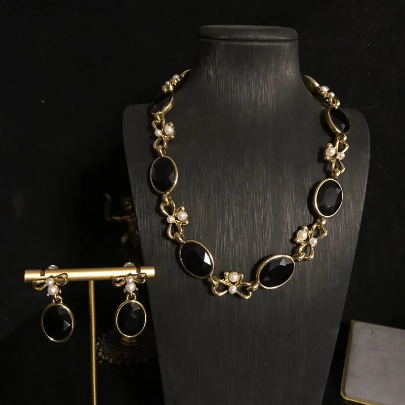 Antique Gold Light Luxury Design Sense Necklace and Earring Suit Black Colored Glaze Inlaid Jewel Diamond All-Match Necklace