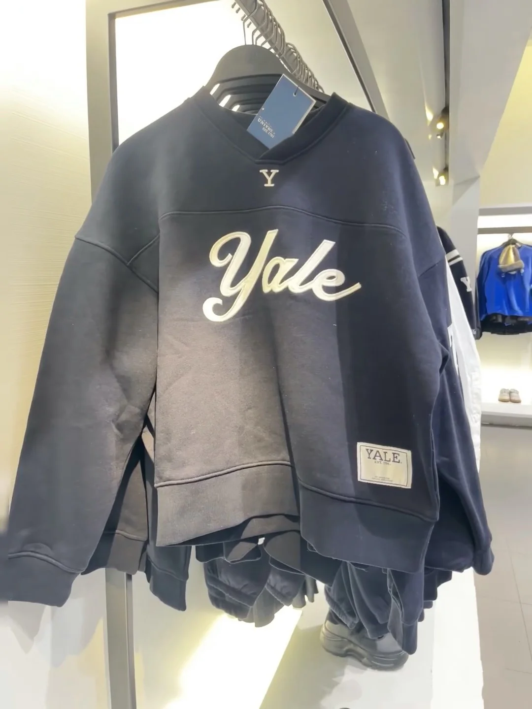 ربيع 2025 المرأة الجديدة الأمريكية الرجعية Y الرياضة العصرية طويلة Sve V-ne البلوز فضفاضة تناسب القطن الشارع Sle