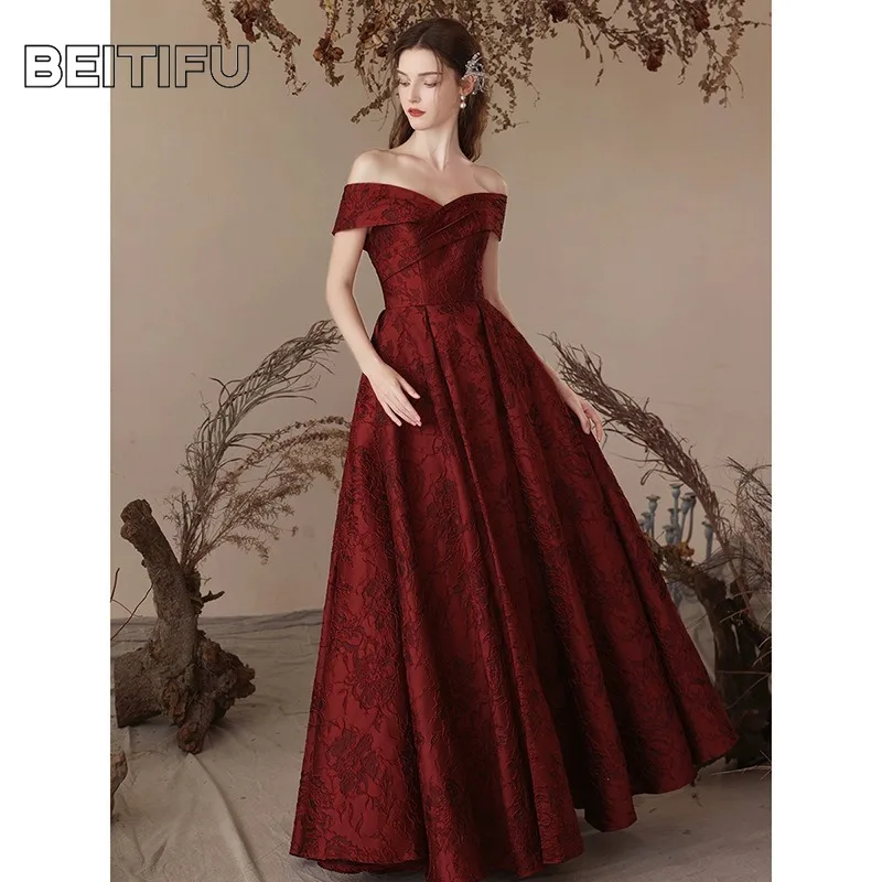 Abiti da sera da donna personalizzati 2025 con spalle scoperte Abito da ballo per banchetti senza maniche con lacci Elegante abito da festa vintage Abiti