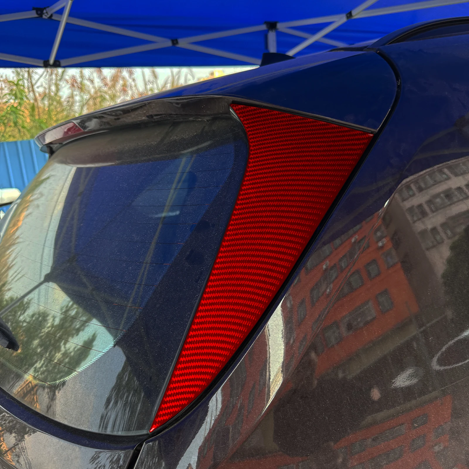 For BMW X5 2014–2018 Panels on either side of the Rear Window Trim Red Real Soft Carbon Fiber Car Interior Accessories Stickers