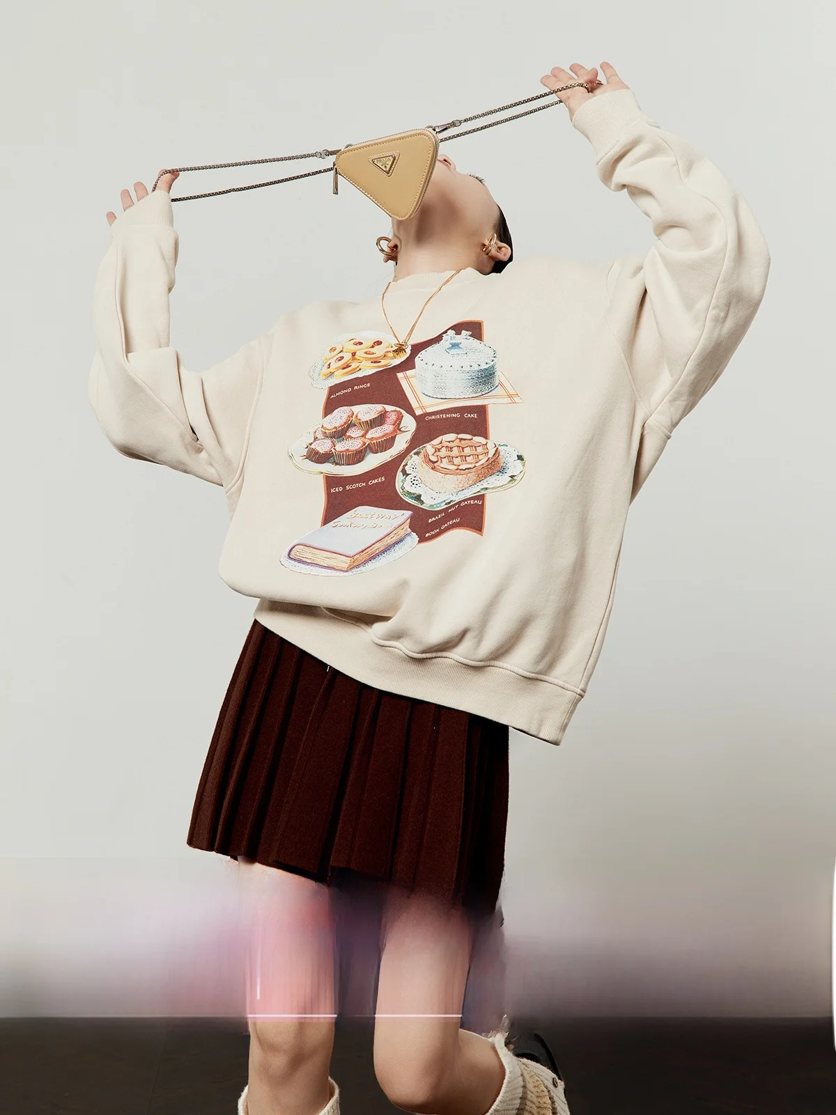 

Женский свитшот с круглым вырезом и подкладкой из флиса, кофейного цвета, с принтом, весенняя новинка, удобный крой, длинный рукав, топ с круглым вырезом