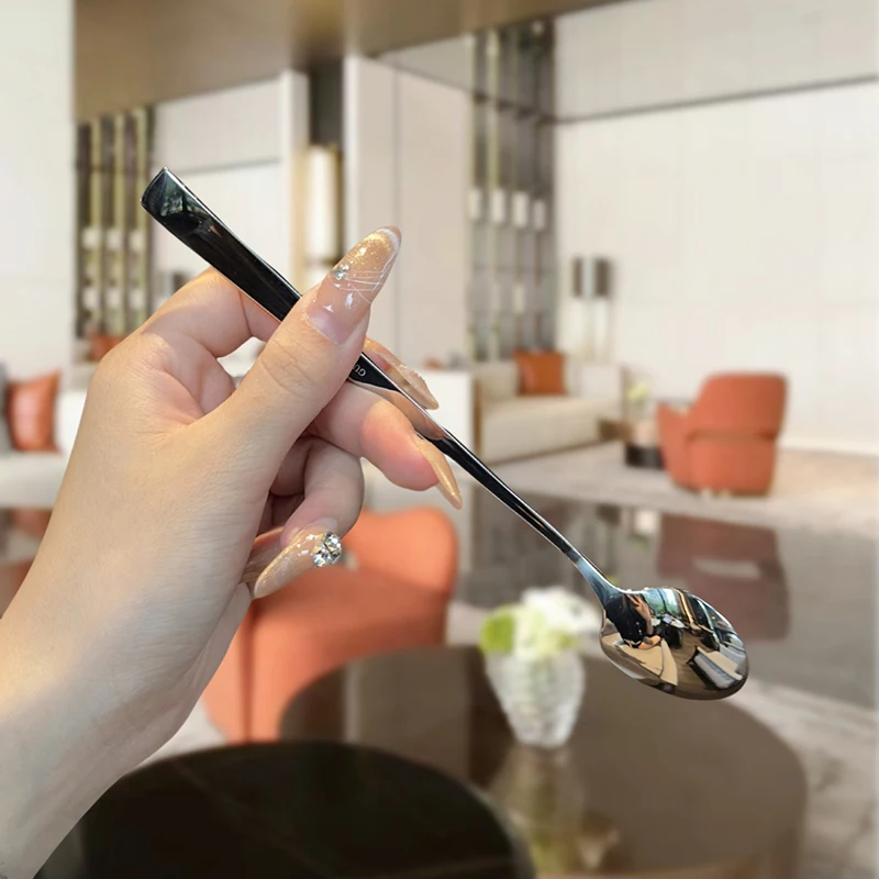 Cuillère ronde en acier inoxydable, filet rouge doré, manche long, cuillères à dessert en remuant pour accessoires de cuisine, gadgets