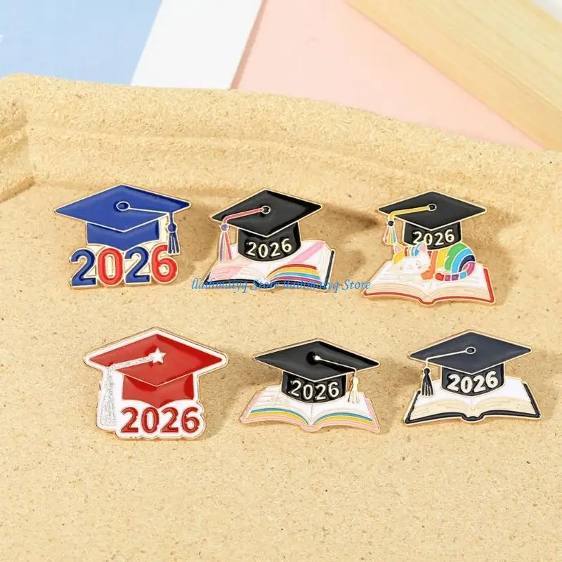 573B Commemorative 2026 Enamel Brooch Pin Featuring Classical Graduation Symbols Detail For Students And Friend