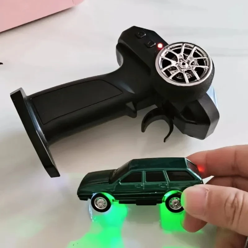 1:64 Mini Remote Control Car Alloy Santana Travel Version RC Car Model Children Boy Desktop Remote Control Car Toy Gift