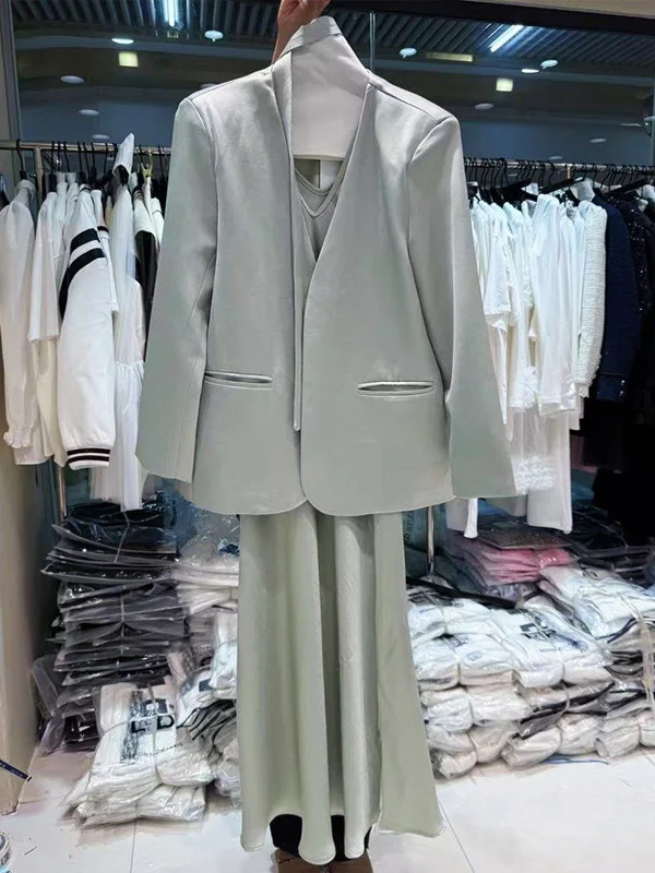 

Minimalist Luxury Women's Suit Jacket And Halter Dress Two-Piece Set Trendy Ins High Waist Commute Style Long Sleeve V-Neck