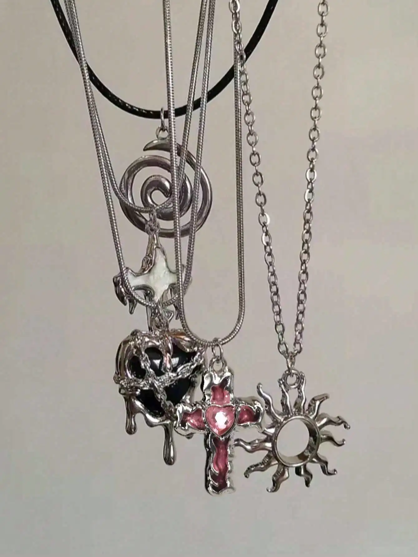 5pcs Vintage Gothic Melting Heart, Sun, Pink Heart Cross, Asymmetrical Melting Cross Heart Pendant Necklace Set, Minimalist Luxu
