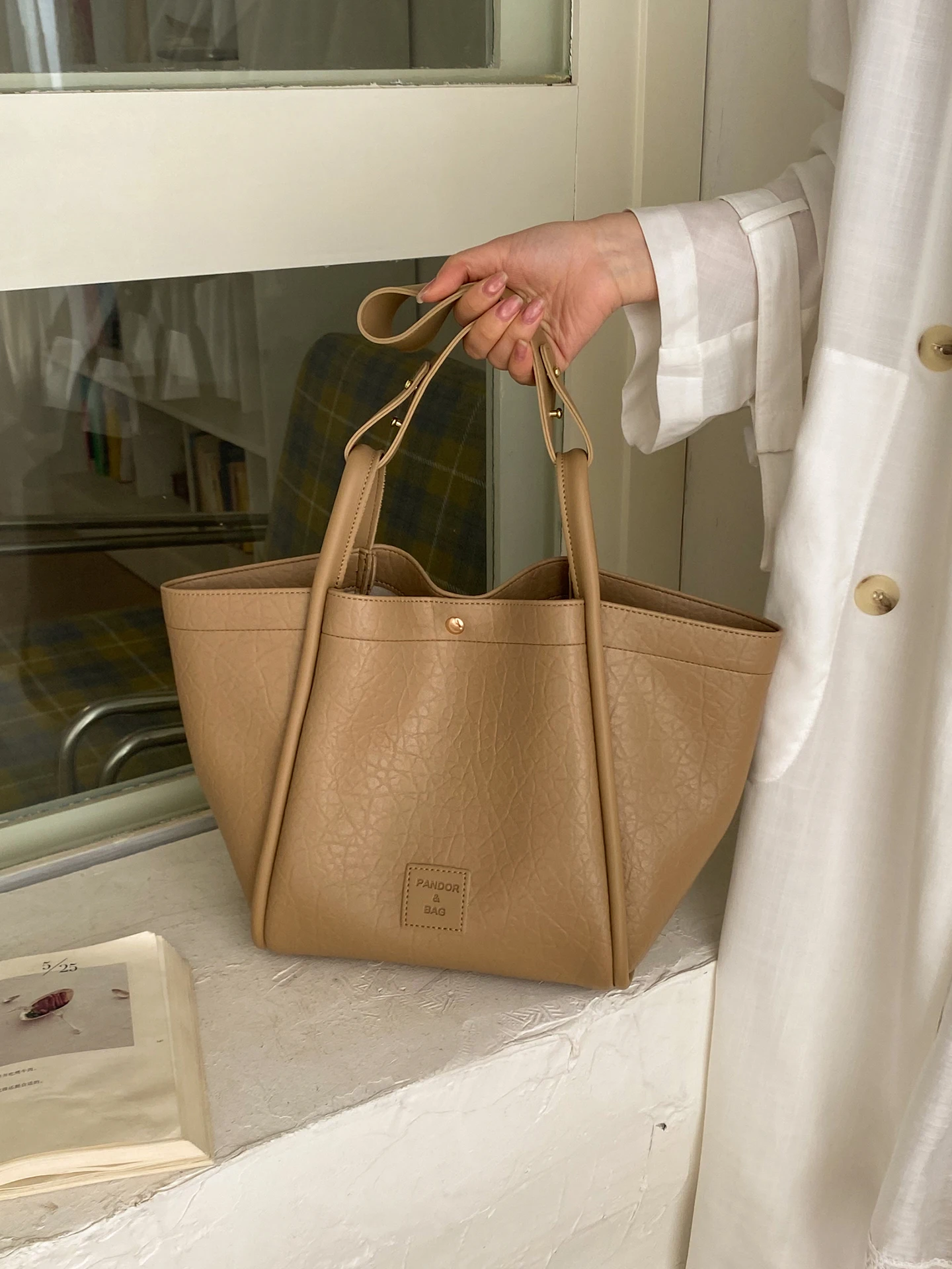 

Fashionable Large Capacity Shoulder Bag Women's Commuter Underarm Wing Bag Stylish Trendy Spring Summer New Arrival ILINX Brand