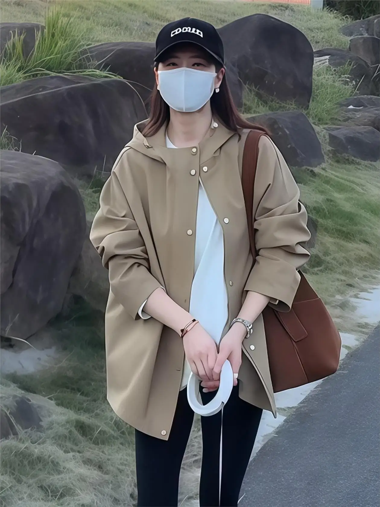 

Повседневная модная ветровка с капюшоном, женская свободная куртка средней длины маленького размера, весенне-осеннее пальто в корейском стиле